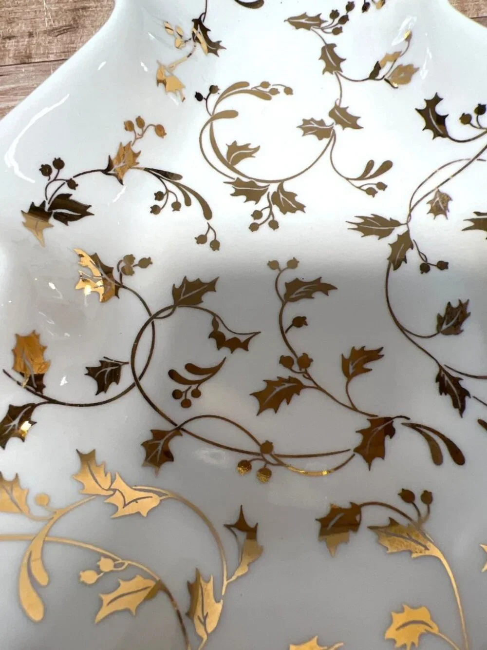 Christmas Tree Shaped Porcelain Decorative Dish With Gold Leaf Design